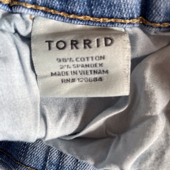 Torrid Womens Jean Shorts Blue Stretch Medium Wash Pockets Denim Plus 22 - Picture 3 of 4